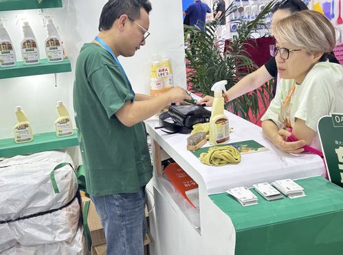 奥克伍德亮相中国日用百货商品交易会，一站式皮具护理方案引领行业新潮